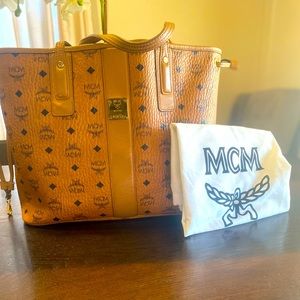 MCM Tote REVERSIBLE.